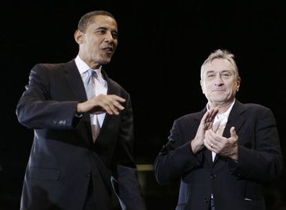 Robert De Niro en un acto con el senador Barack Obama, que aspira a ser el candidato demócrata.