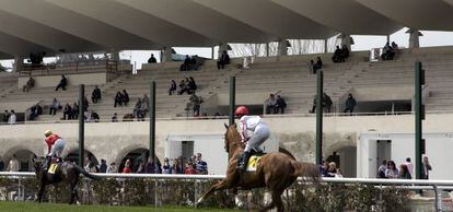 Una carrera de la temporada de primavera de 2010 en el Hip&oacute;dromo de la Zarzuela. 