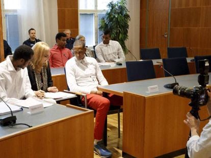 Los jugadores de la selecci&oacute;n de voleibol cubana acusados de violaci&oacute;n, el pasado agosto en el juzgado en Tampere (Finlandia). 