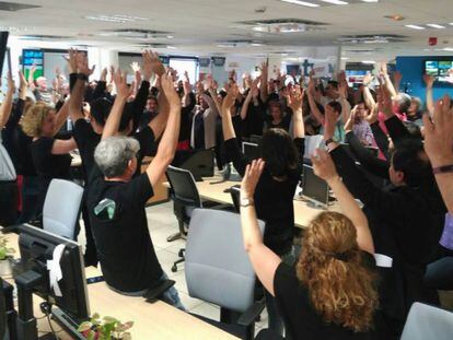 Protesta de los trabajadores de RTVE en la redacción de Torrespaña el pasado viernes.