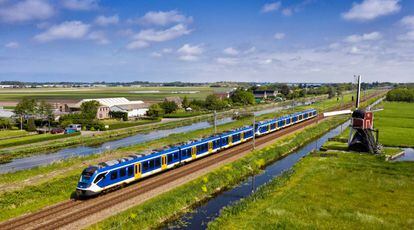 Un tren fabricado por CAF circula en Holanda.