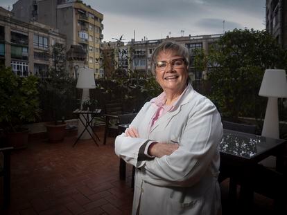 Gertra Salsas, enfermera jubilada  que ha vuelto a trabajar por la saturación de la sanidad.