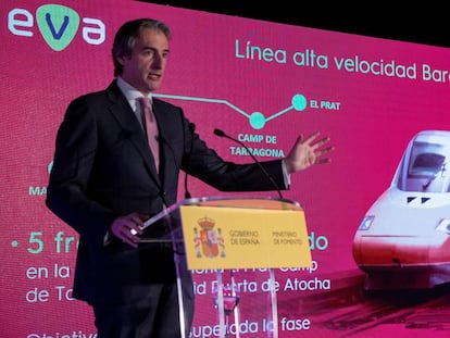 El ministro de Fomento, Íñigo de la Serna, durante la presentación del servicio EVA.