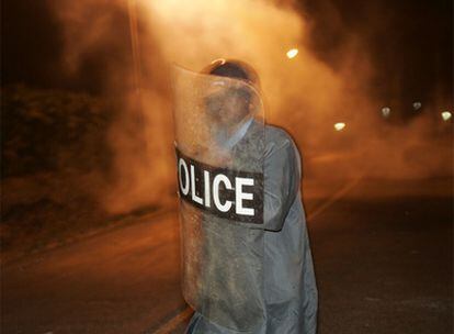 Batalla entre la policía antidisturbios y universitarios en Kenia.