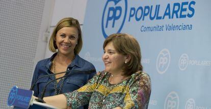 Dolores de Cospedal, a la izquierda, junto con la presidenta de los populares valencianos, Isabel Bonig, en la sede del PPCV.