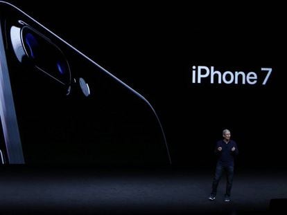 El presidente de Apple, Tim Cook, durante la presentaci&oacute;n del iPhone 7