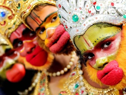 Unos niños disfrazados durante la celebración del Día de la Infancia en Bangalore, India el pasado 13 de noviembre.