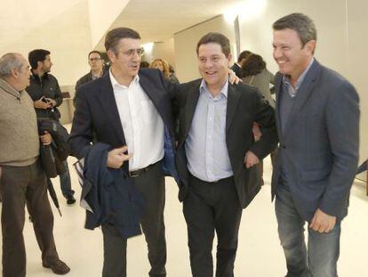 Cordialidad entre Patxi López, García-Page y Enrique Ramos, de izquierda a derecha.
