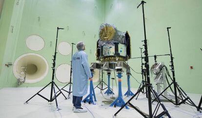 El satélite europeo en el Centro Europeo de Investigación y Tecnología Espacial (ESTEC) de la ESA en Noordwijk (Países Bajos).