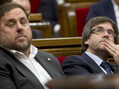 Oriol Junqueras i Carles Puigdemont durant l'última sessió del Parlament.