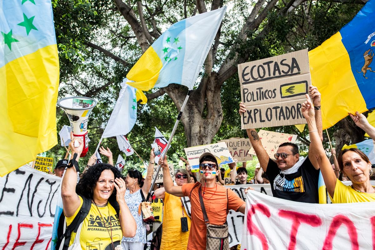 Massive protests against mass tourism erupt in the Canary Islands