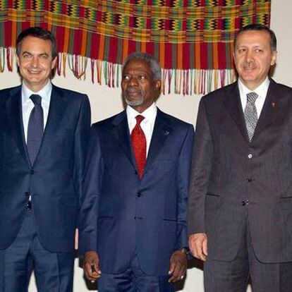 Rodríguez Zapatero, con el secretario general saliente de la ONU, Kofi Annan, y el primer ministro turco, Recep Tayyip Erdogan, antes del concierto que el Gobierno español ha organizado en Nueva York en honor a Annan.