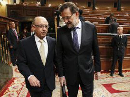 Cristobal Montoro, ministro de Hacienda, defiende los Presupuestos para 2014 en el Congreso, en presencia del presidente del Gobierno, Mariano Rajoy.