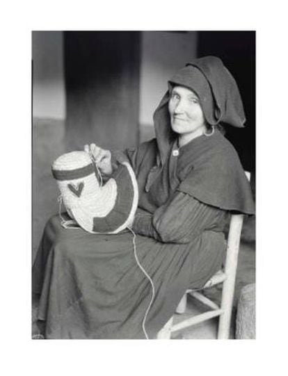 M&aacute;xima Hern&aacute;ndez, sombrerera, 1928.