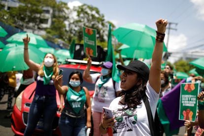 Una manifestación feminista, el 28 de mayo en San Salvador.