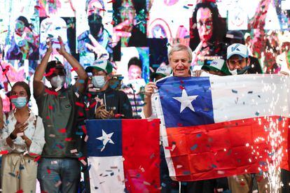 El candidato de la ultraderecha chilena, José Antonio Kast, cierra su campaña electoral en Las Condes, Santiago de Chile, el 18 de noviembre de 2021.