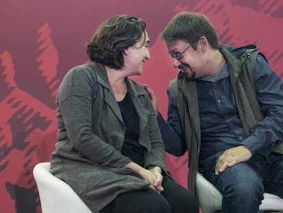 Ada Colau i Xavier Domènech, durant una assemblea de Catalunya en Comú.