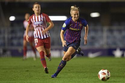 Partido de fútbol femenino entre Barcelona y Atlético.