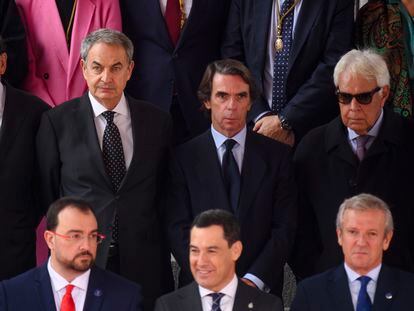 En la fila de atrás, de izquierda a derecha, los expresidentes españoles Mariano Rajoy, José Luis Rodríguez Zapatero, José María Aznar y Felipe González, en la ceremonia de jura de la Constitución de la princesa Leonor, el 31 de octubre de 2023.