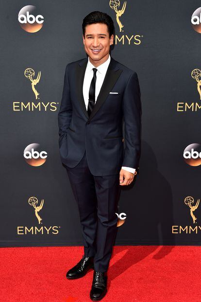 Mario Lopez, conocido por su papel en Salvados por la campana y reconvertido a presentador de televisión de éxito en EEUU, otro clásico en la cobertura de premios.
