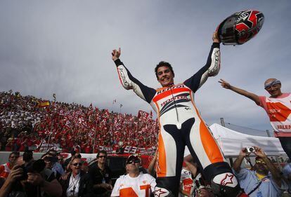 Marc Márquez celebra su primer mundial de MotoGP, en 2013, en el Circuit Ricardo Tormo de Valencia