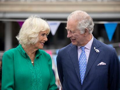 Carlos III de Inglaterra y la reina Camila, en un almuerzo celebrado en Londres el 5 de junio de 2022 durante los festejos por el Jubileo de Platino de Isabel II