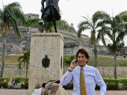&Aacute;lvaro de Marichalar hablando por el m&oacute;vil en Cartagena (Colombia).