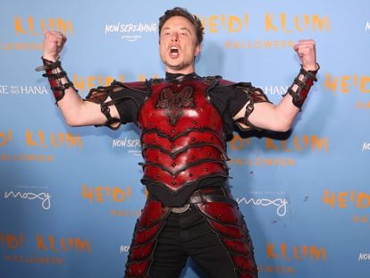 Elon Musk en una fiesta de Halloween en Nueva York en octubre de 2022: un día más pidiéndole a la gente o bien que le tema o bien que se ría de él.