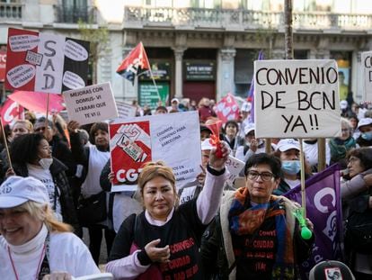 Trabajadoras del servicio de atención domiciliaria (SAD) de Barcelona se manifestaban en 2022 por la negociación del convenio.