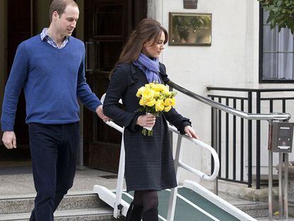 Los duques de Cambridge al abandonar el hospital este jueves. Foto: ALASTAIR GRANT (AP) / Vídeo: REUTERS-LIVE!