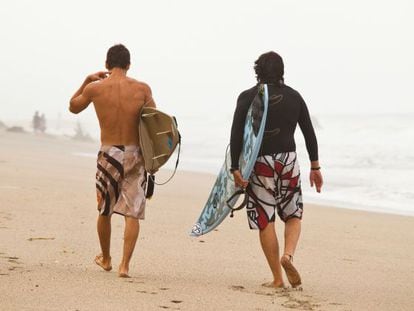 Surfistas en el cabo de la Vela, en la península de La Guajira, departamento colombiano cuya capital es Riohacha.