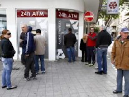 El segundo banco de Chipre reduce de 260 a 100 euros el m&aacute;ximo de retirada en cajeros