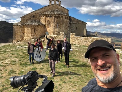 El equipo de 'Territori Contemporani' durante el rodaje en Sant Maria de Mur.