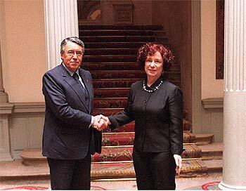 Ana Palacio y Mohamed Benaissa, ayer en el palacio de Viana de Madrid.
