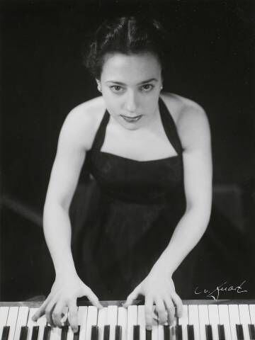 Alicia de Larrocha en una imagen de los años cuarenta.