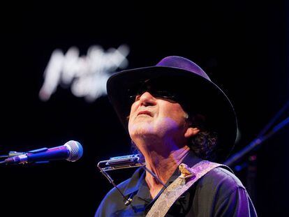 Tony Joe White, durante un concierto en el Festival de Jazz de Montreux (Suiza) en julio de 2013.