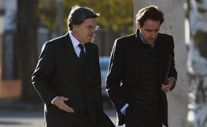 El empresario Javier López Madrid, a la derecha, acude acompañado de su abogado a la Audiencia Nacional para asistir al juicio del 'caso Bankia'.