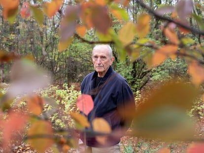 El científico Vaclav Smil, fotografiado en St. Vital Park en Winnipeg, Manitoba (Canadá).