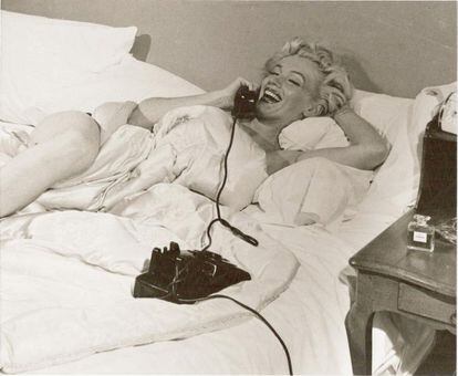 Preguntada Marilyn Monroe qué vestía a la hora de dormir, respondió: "Sólo unas gotas de Chanel Nº5"