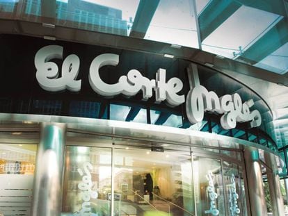 El Corte Inglés abrirá el domingo las áreas del súper en Madrid