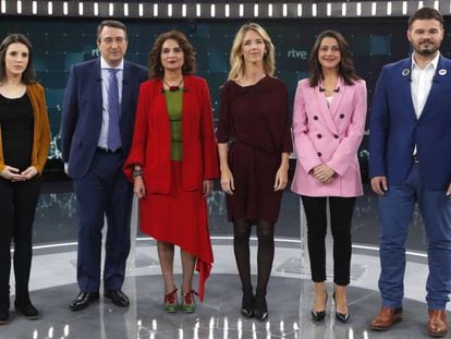 Irene Montero, Aitor Esteban, Maria Jesús Montero, Cayetana Álvarez de Toledo, Inés Arrimadas y Gabriel Rufian, poco antes del debate electoral en TVE.