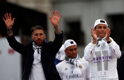Sergio Ramos y Cristiano Ronaldo celebran en la plaza de Cibeles la Copa de Europa