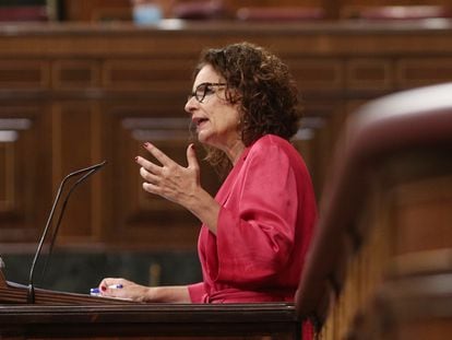 La ministra de Hacienda, María Jesús Montero, interviene desde la tribuna del Congreso en una sesión plenaria, en Madrid (España), a 10 de septiembre de 2020.