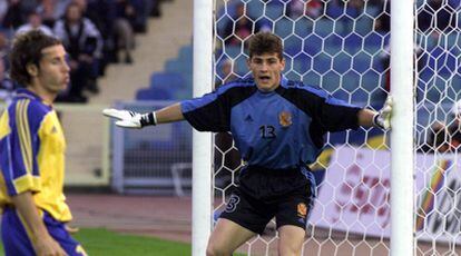 Iker Casillas debutó como internacional el 3 de junio de 2000 en Gotemburgo (Suecia), con 19 años en el partido amistoso previo a la Eurocopa 2000 entre las selecciones de Suecia y España (1-1).