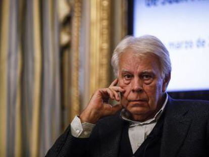 El expresidente del Gobierno homenajea al padre de la Constitución Gregorio Peces-Barba en un acto en el que denuncia el irredentismo de los independentistas