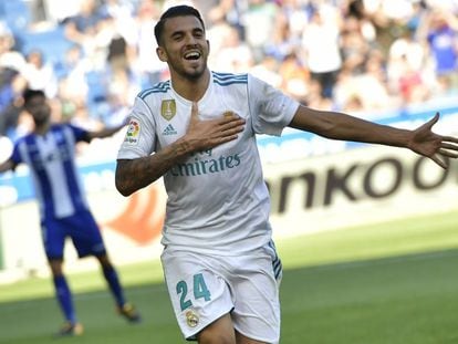 Ceballos celebra el segundo de sus dos goles al Alavés.