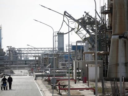 Estat de la planta d'Iqoxe a Tarragona, després de l'explosió.