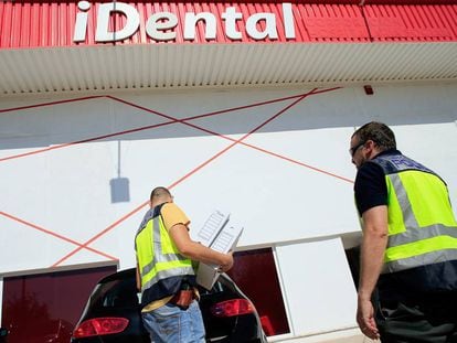 La Policía Nacional registra una sede iDental, en una imagen de archivo.