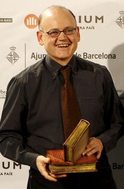 Lluís-Anton Baulenas, durante la entrega del premio Sant Jordi de novela, en 2008.