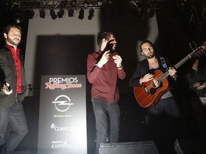 Vetusta Morla durante su actuaci&oacute;n improvisada (y en tinieblas) en los Premios Rolling Stone 2014.